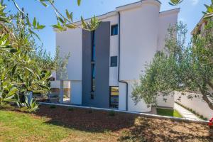 Vonkajšia záhrada v ubytovaní Apartments Maella