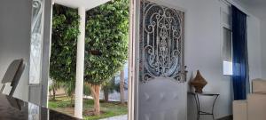Zahrada ubytování Villa CLIMATISEE avec piscine privée, ras el ma