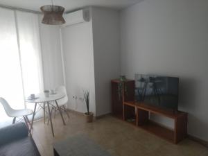 Televízia a/alebo spoločenská miestnosť v ubytovaní Love Rent4 Málaga Spiteri