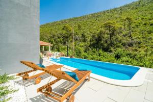 Bazén v ubytování Luxury Villa Emma with Private Pool nebo v jeho okolí