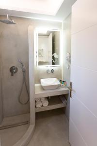 Ein Badezimmer in der Unterkunft Likio Studios