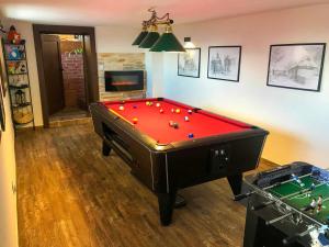 Biliardový stôl v ubytovaní apartament simonka z jacuzzi zawoja