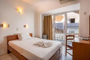 Posteľ alebo postele v izbe v ubytovaní Hotel Kathrin Beach