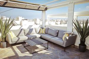 Posezení v ubytování Black Sun. Modern penthouse in Torrevieja