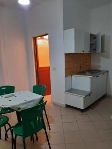 Kuchyň nebo kuchyňský kout v ubytování H&A Guest House
