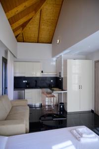Posteľ alebo postele v izbe v ubytovaní Luxury Suites by Panagiota