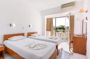 Posteľ alebo postele v izbe v ubytovaní Hotel Kathrin Beach