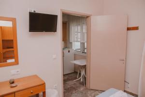 Televízia a/alebo spoločenská miestnosť v ubytovaní Apartments Tania