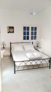 A bed or beds in a room at Captain Stavros