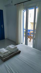 A bed or beds in a room at Captain Stavros
