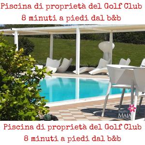 a picture of a pool with a table and chairs at Prati di Maja B&B in Miglianico