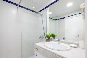Zdjęcie z galerii obiektu QUEEN MARBELLA - Romana Playa w Marbelli