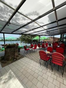 Restaurace v ubytování Lake View Tašić