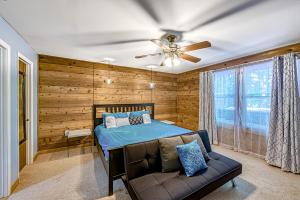 Gallery image of Patel's Cozy Cabin in Glenora