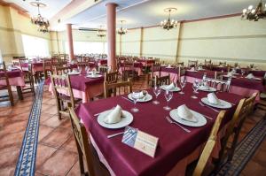 Εστιατόριο ή άλλο μέρος για φαγητό στο Hostal Restaurante Santa Cruz