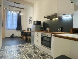 Majoituspaikan L'Atelier de l'Amiral - Parking - Centre Historique keittiö tai keittotila