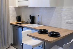 Kuchyňa alebo kuchynka v ubytovaní Luxury Suites by Panagiota
