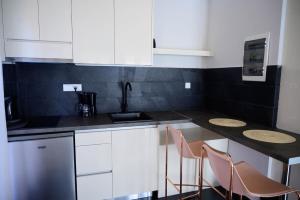Kuchyňa alebo kuchynka v ubytovaní Luxury Suites by Panagiota