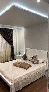 Giường trong phòng chung tại Rue Russie Appartement