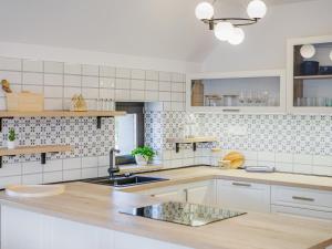 Kuchyňa alebo kuchynka v ubytovaní Malom és Kacsa Boutique Hotel