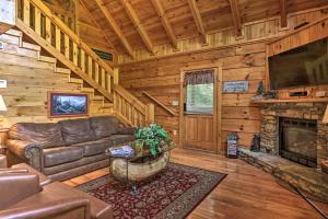 Gallery image of Gatlinburg Mountainside Escape with Deck and Hot Tub! in Gatlinburg