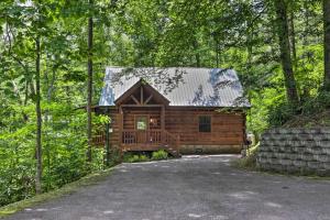 Gallery image of Gatlinburg Mountainside Escape with Deck and Hot Tub! in Gatlinburg