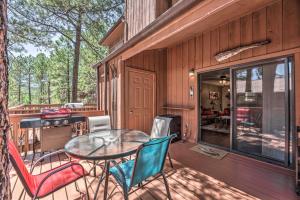 Galeriebild der Unterkunft Cozy Mtn Condo with Deck Less Than 2 Mi to Links Golf Course in Ruidoso