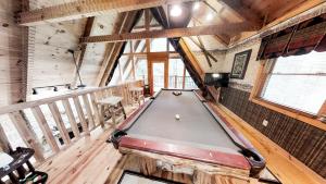 a pool table in the middle of a room at Streamsong Secluded Creek View Cabin in Hatchertown