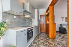 Kuchyňa alebo kuchynka v ubytovaní Regent Apartment in Kastela