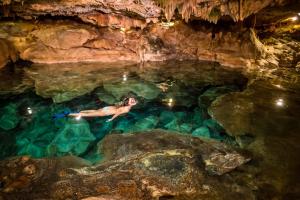 Επισκέπτες που μένουν στο Cenote San Ignacio