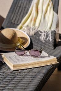 a hat and glasses on a book on a bench at Apartment Vesna in Milna