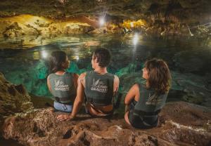 Επισκέπτες που μένουν στο Cenote San Ignacio