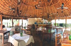 Reštaurácia alebo iné gastronomické zariadenie v ubytovaní Cenote San Ignacio