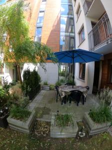 Vonkajšia záhrada v ubytovaní Apartament Osiedle Garnizon