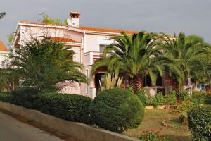 Vonkajšia záhrada v ubytovaní Apartment in Privlaka - Zadar Riviera 7894