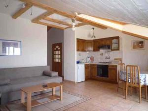 Kuchyňa alebo kuchynka v ubytovaní Apartment Novigrad, Istria 12