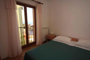 Posteľ alebo postele v izbe v ubytovaní Apartments in Rabac 16693 + 35 fotografií