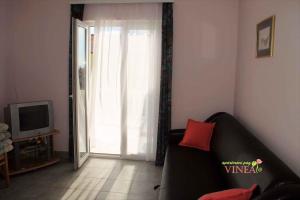 TV a/nebo společenská místnost v ubytování Apartment Povljana 3