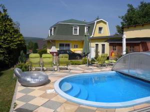 Bazén v ubytovaní Holiday home Balatonfuzfo - Balaton 18798 alebo v jeho blízkosti