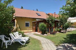 Zdjęcie z galerii obiektu Holiday Home Gyenesdias 5 w Gyenesdiás