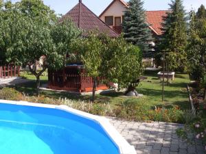 Vonkajšia záhrada v ubytovaní Holiday home in Badacsonytomaj 20247