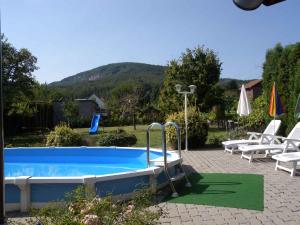Bazén v ubytovaní Holiday home in Badacsonytomaj 20247 alebo v jeho blízkosti