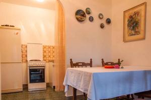 Kuchyň nebo kuchyňský kout v ubytování Apartment in Pucisca - Insel Brac 5972