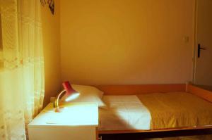 Postel nebo postele na pokoji v ubytování Apartment in Pucisca - Insel Brac 5972