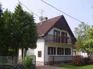 Casa blanca con techo negro y balcón en Holiday home in Harkany 20494, en Harkány