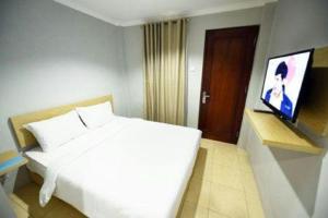 Tempat tidur dalam kamar di Omnea Hotel - Syariah
