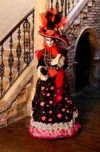 a statue of a woman wearing a dress and a hat at Casa Renata in Venice