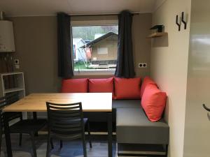 Kuchyň nebo kuchyňský kout v ubytování Camping de la Bonnette