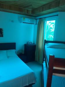 a bedroom with a bed and a blue light at 407 APARTAMENTO RODADERO con piscina in Gaira
