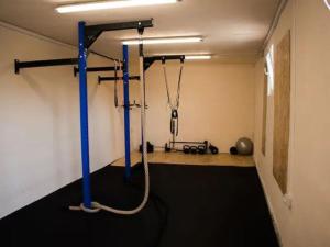 Gimnasio o instalaciones de fitness de Beautiful apartment in between Split and Trogir